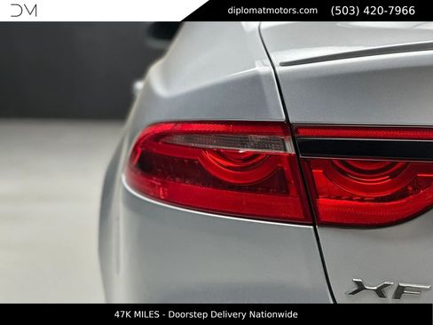 Used 2018 Jaguar XF S RWD image 15