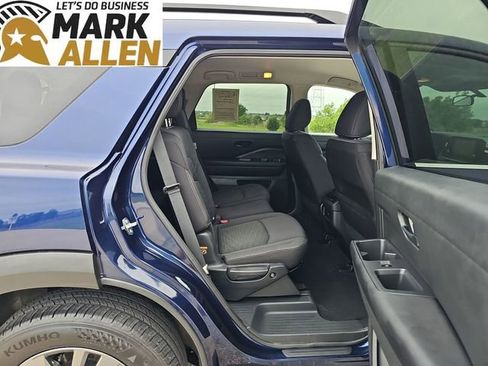 Used 2025 Nissan Pathfinder SV FWD image 26