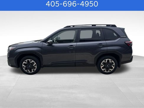 Used 2025 Subaru Forester Premium AWD/4WD image 2