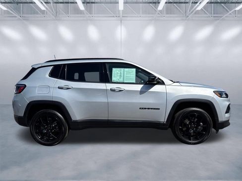 Certified 2025 Jeep Compass Latitude w/ Altitude Special Edition AWD/4WD image 3