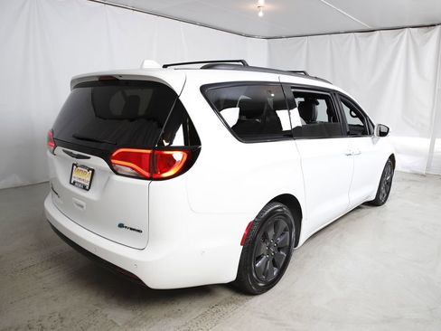 Used 2020 Chrysler Pacifica Limited w/ Advanced Safetytec Group image 3