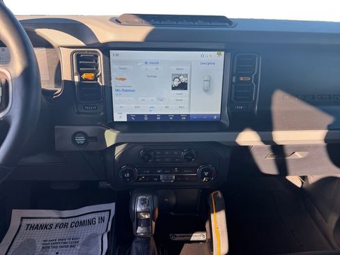 Used 2023 Ford Bronco Badlands image 15