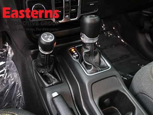 Used 2025 Jeep Wrangler Unlimited Sahara image 13