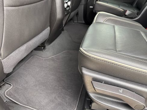 Used 2023 GMC Yukon SLT RWD image 19