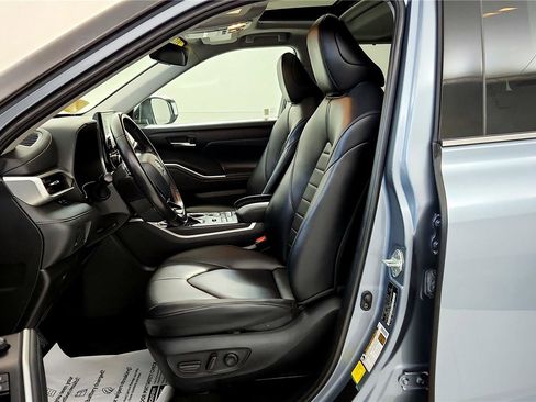 Certified 2021 Toyota Highlander XLE image 35