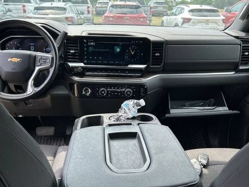 Used 2023 Chevrolet Silverado 1500 LT AWD/4WD image 7