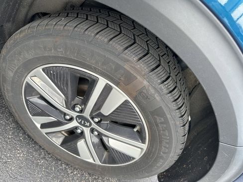 Used 2020 Kia Niro EX Premium FWD image 4