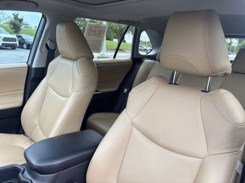 Certified 2022 Toyota RAV4 XLE w/ Convenience Package AWD/4WD image 16