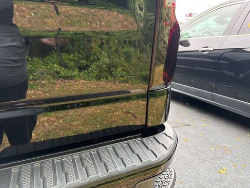 Used 2024 Chevrolet Silverado 1500 LT Trail Boss w/ LT Trail Boss Premium Package AWD/4WD image 13