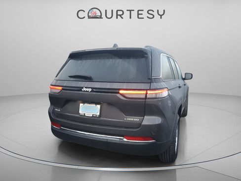 New 2025 Jeep Grand Cherokee Laredo w/ Luxury Tech Group I image 4