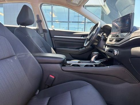 Used 2023 Nissan Altima 2.5 SV w/ SV Premium Package AWD/4WD image 11