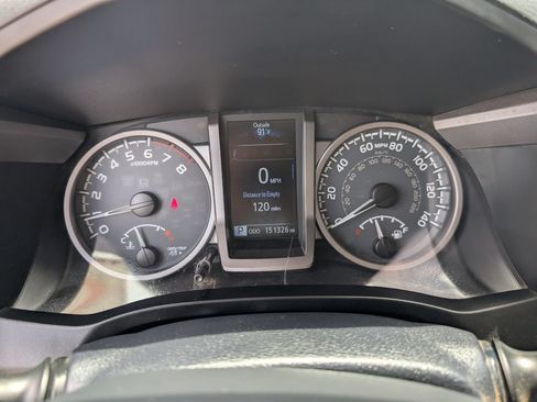 Used 2017 Toyota Tacoma SR5 w/ Tow Package AWD/4WD image 16