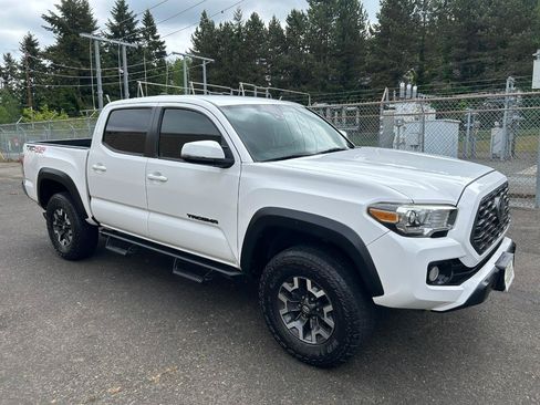 Used 2020 Toyota Tacoma TRD Off-Road AWD/4WD image 3