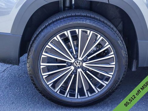New 2025 Volkswagen Taos SE image 17
