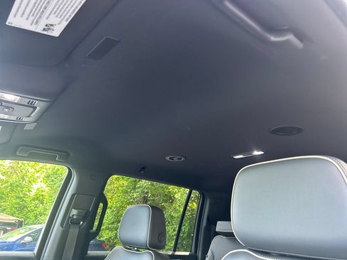 Used 2025 Chevrolet Suburban Premier RWD image 22