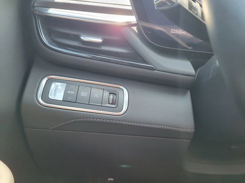 Certified 2025 Buick Enclave Preferred FWD image 17