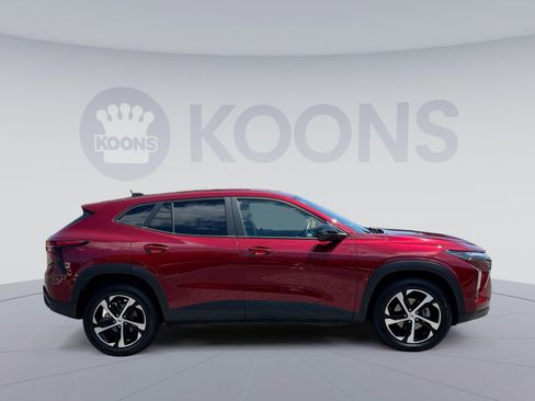 Used 2025 Chevrolet Trax RS FWD image 8