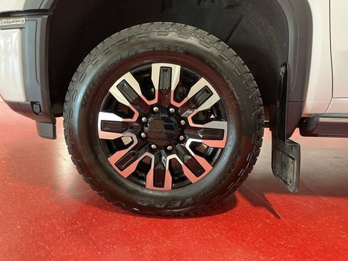 Used 2024 GMC Sierra 3500 Denali Ultimate AWD/4WD image 9