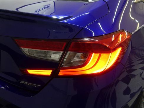 Used 2018 Honda Accord Sport image 15