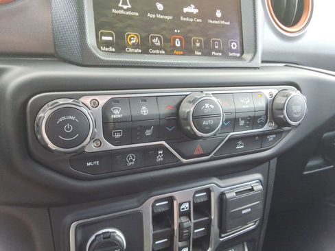 Used 2023 Jeep Gladiator Mojave w/ Cold Weather Group AWD/4WD image 32