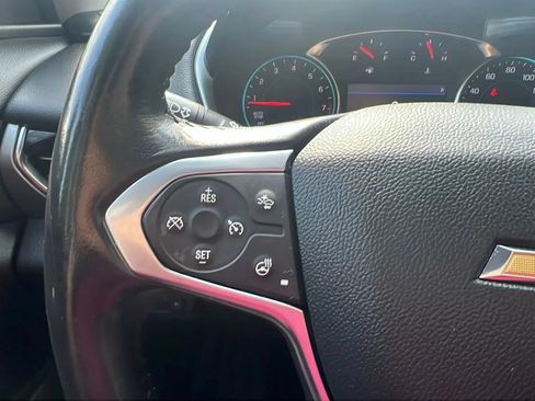 Used 2020 Chevrolet Traverse LT w/ Driver Confidence II Package AWD/4WD image 16