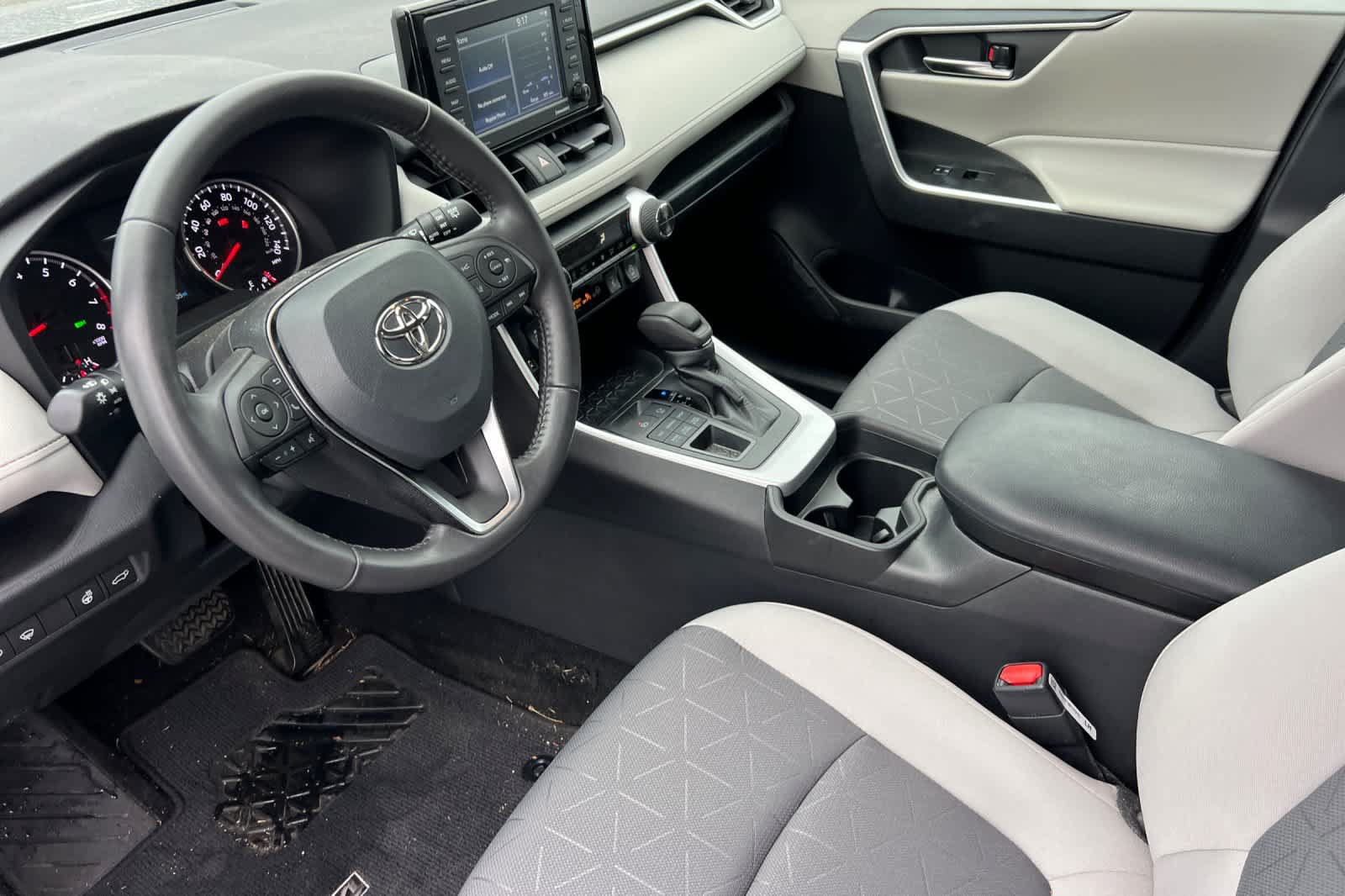 Used 2021 Toyota RAV4 XLE w/ Convenience Package AWD/4WD image 9