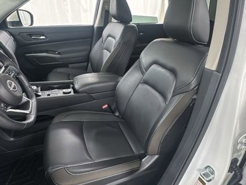 Used 2024 Nissan Pathfinder SL w/ SL Premium Package image 10