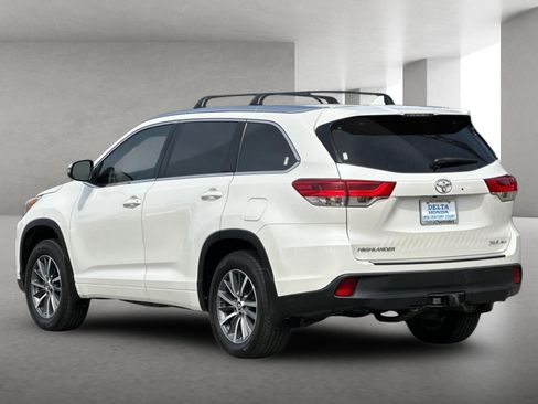 Used 2017 Toyota Highlander XLE image 6