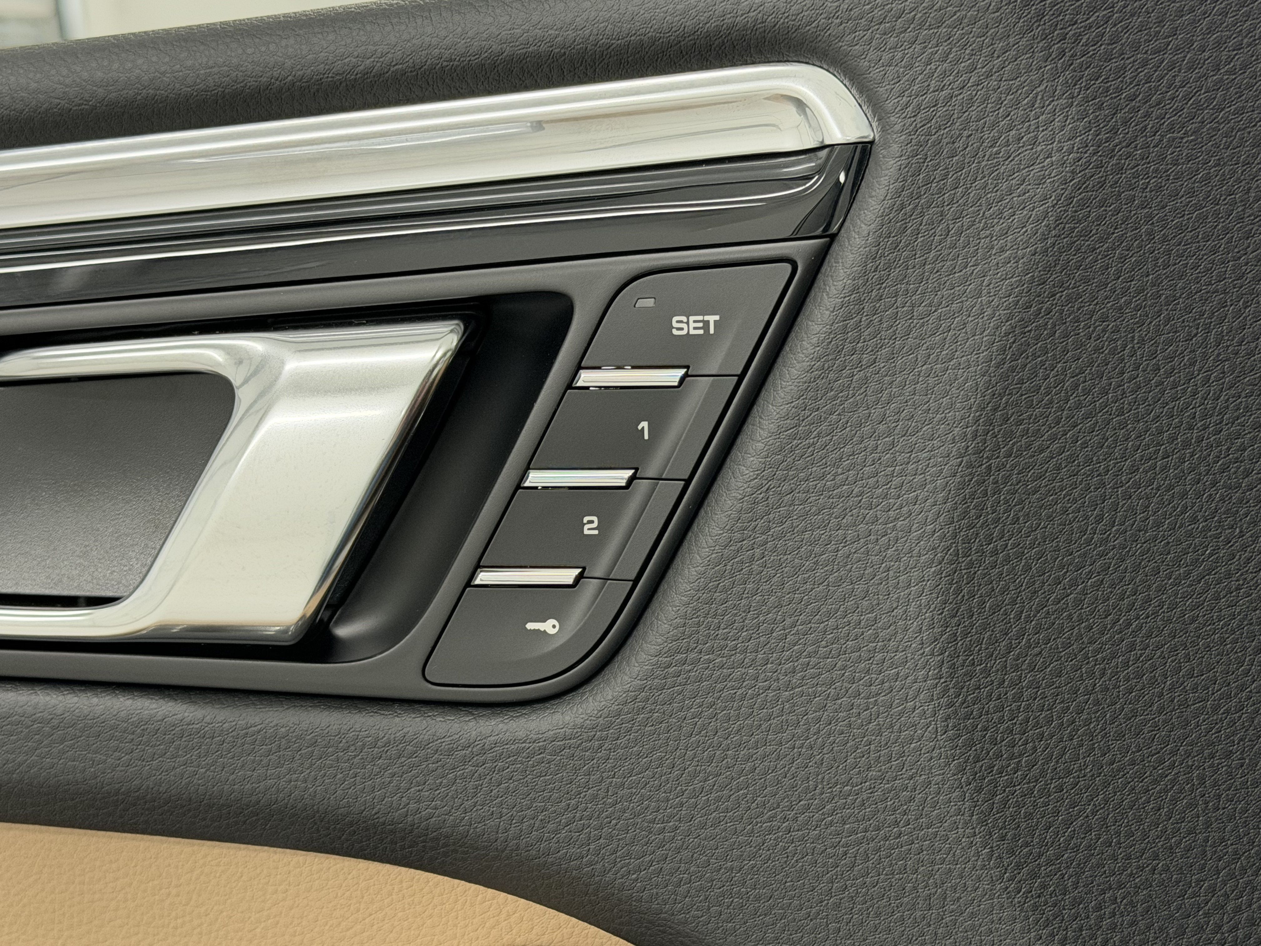 Certified 2026 Porsche Macan AWD/4WD image 29