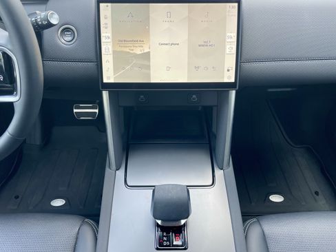 Used 2025 Land Rover Discovery Sport Dynamic SE AWD/4WD image 19