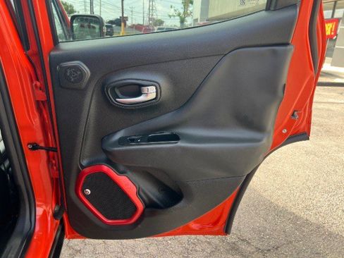 Used 2016 Jeep Renegade Trailhawk w/ Premium Trailhawk Package image 24