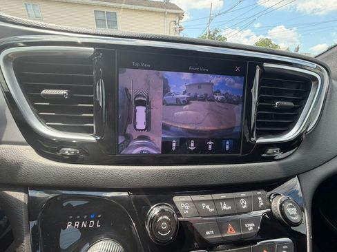 Used 2019 Chrysler Pacifica Touring-L w/ Advanced Safetytec Group FWD image 14