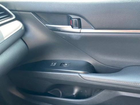 Used 2020 Toyota Camry XLE w/ Sunroof Package FWD image 21