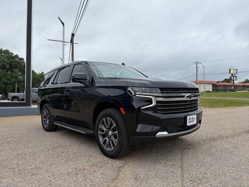 Used 2024 Chevrolet Tahoe LT w/ Luxury Package RWD image 12