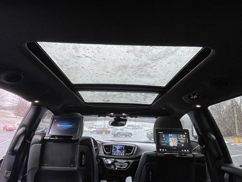 Used 2019 Chrysler Pacifica Touring-L Plus w/ Advanced Safetytec Group image 30