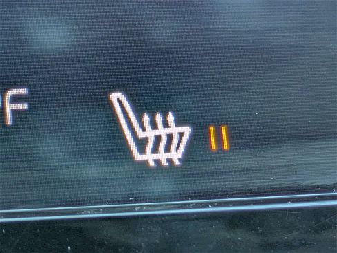 Used 2021 Volvo XC40 T5 Momentum w/ Protection Package Premier image 24