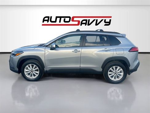 Used 2024 Toyota Corolla Cross LE image 4