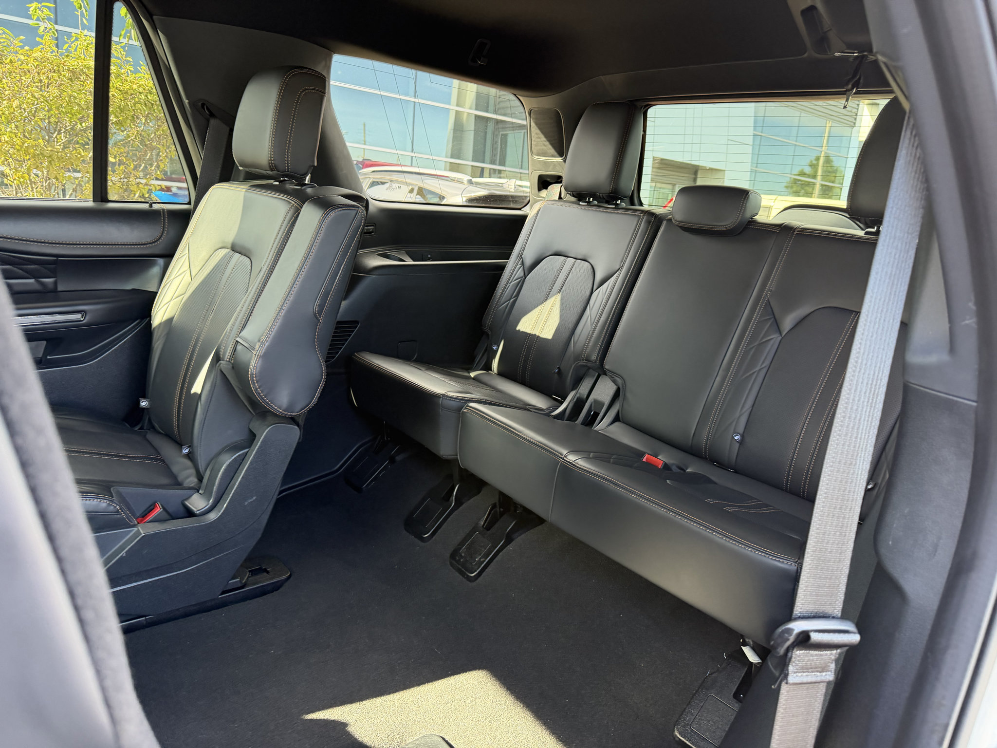 Used 2024 Ford Expedition Platinum AWD/4WD image 23
