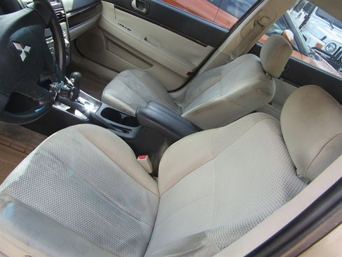 Used 2009 Mitsubishi Galant ES image 9