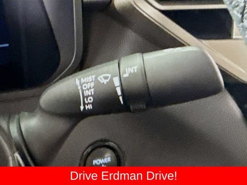 Used 2025 Toyota Tundra Limited AWD/4WD image 16
