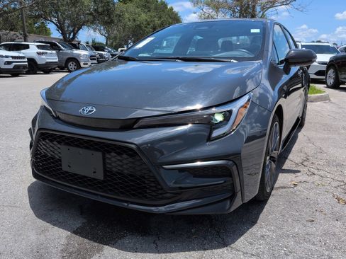 Used 2025 Toyota Corolla SE FWD image 9