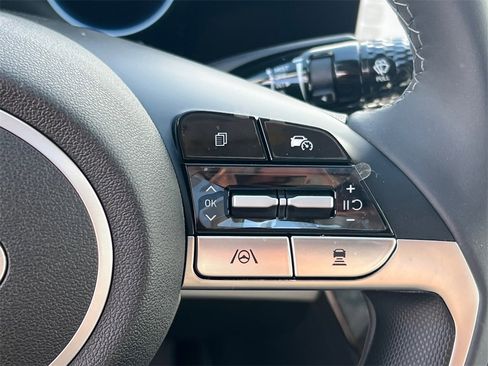 Used 2025 Hyundai Elantra Limited image 25