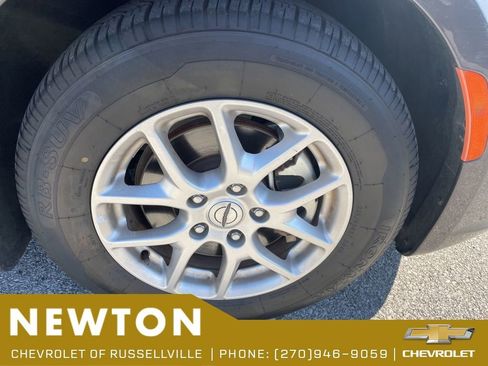 Used 2023 Chrysler Pacifica Touring-L FWD image 18
