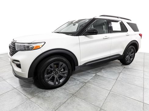 Certified 2024 Ford Explorer XLT w/ Equipment Group 202A AWD/4WD image 4