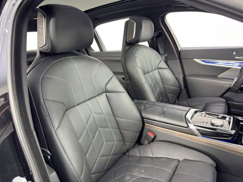 Used 2024 BMW i7 eDrive50 w/ M Sport Package image 46