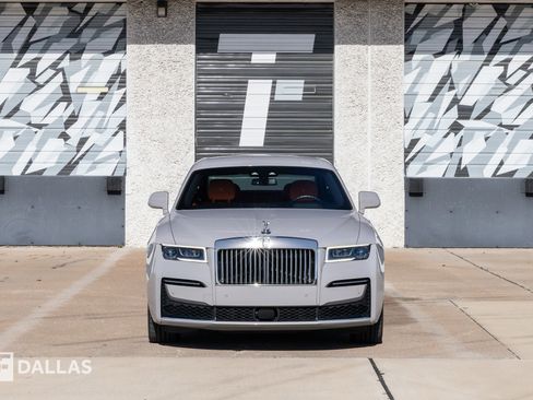 Used 2024 Rolls-Royce Ghost image 3