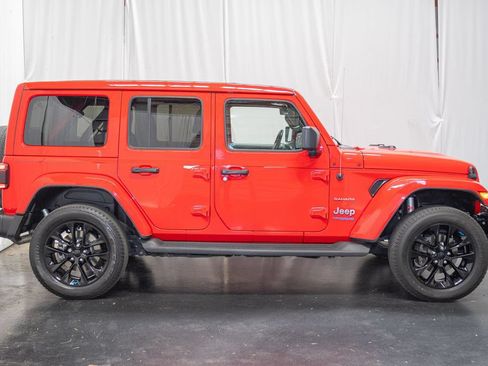 Used 2022 Jeep Wrangler Unlimited Sahara w/ Cold Weather Group AWD/4WD image 4