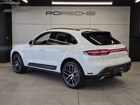 Used 2025 Porsche Macan image 3