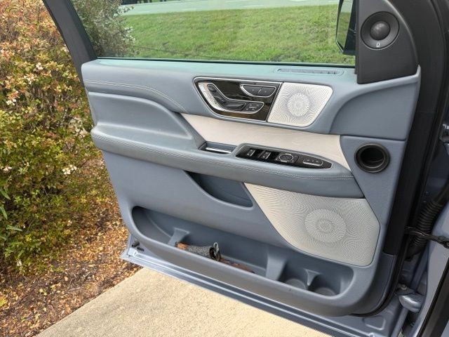 Used 2018 Lincoln Navigator Black Label w/ Cargo Package AWD/4WD image 8