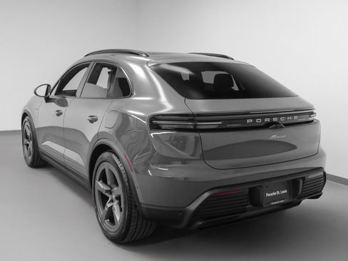 Used 2025 Porsche Macan Electric image 3